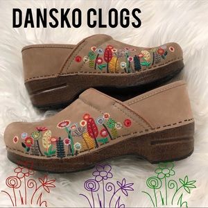 🌻 Dansko Suede Embroidered Tan Clogs
